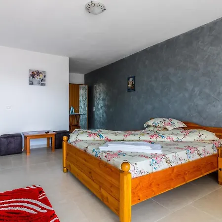 Guest house Casa Alex Novaci-Straini